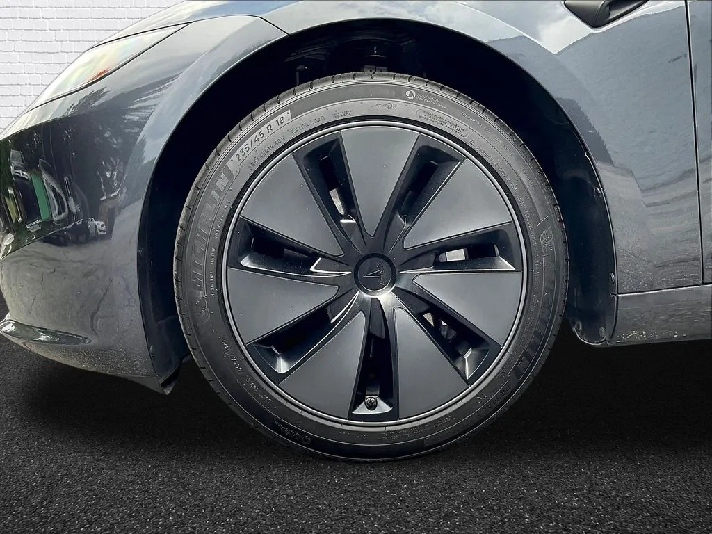 Tesla Model 3 photo 26