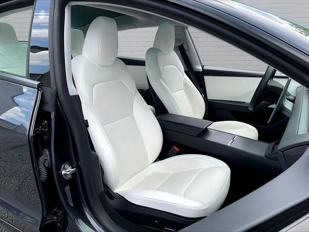 Tesla Model 3 photo 23
