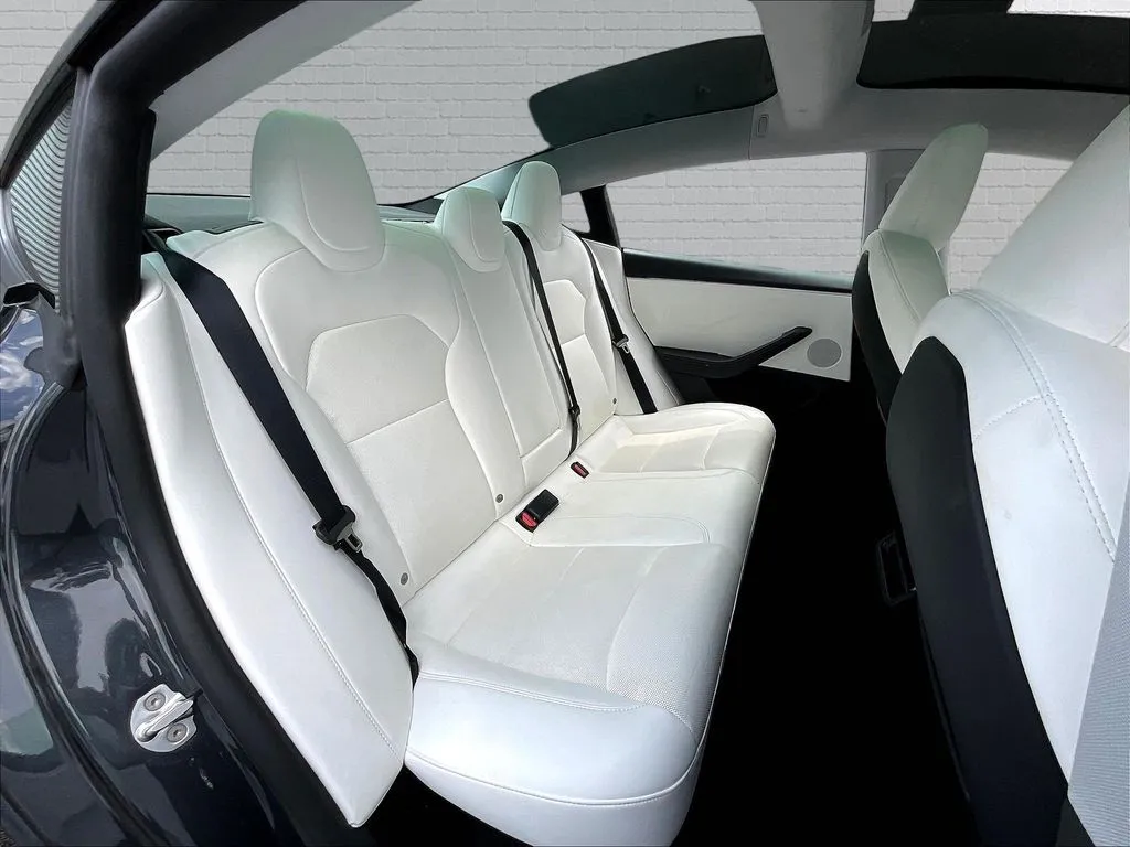 Tesla Model 3 photo 19