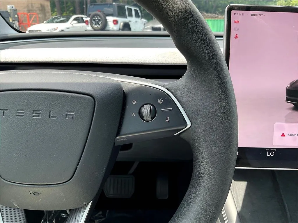 Tesla Model 3 photo 12