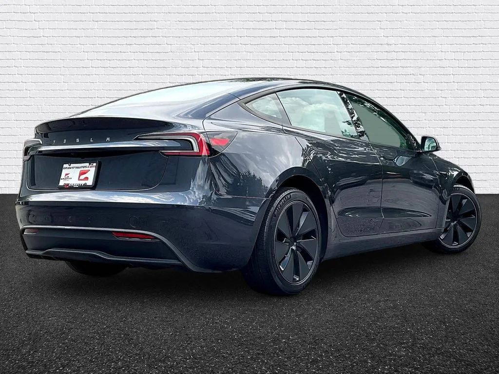 Tesla Model 3 photo 6