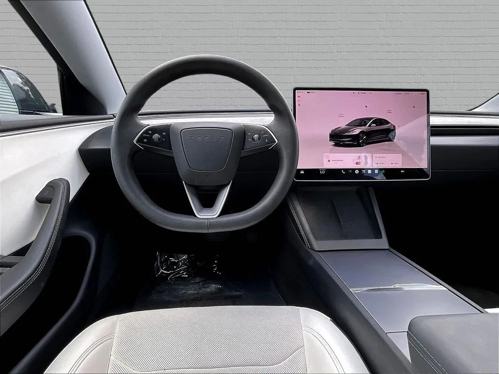 Tesla Model 3 photo 8