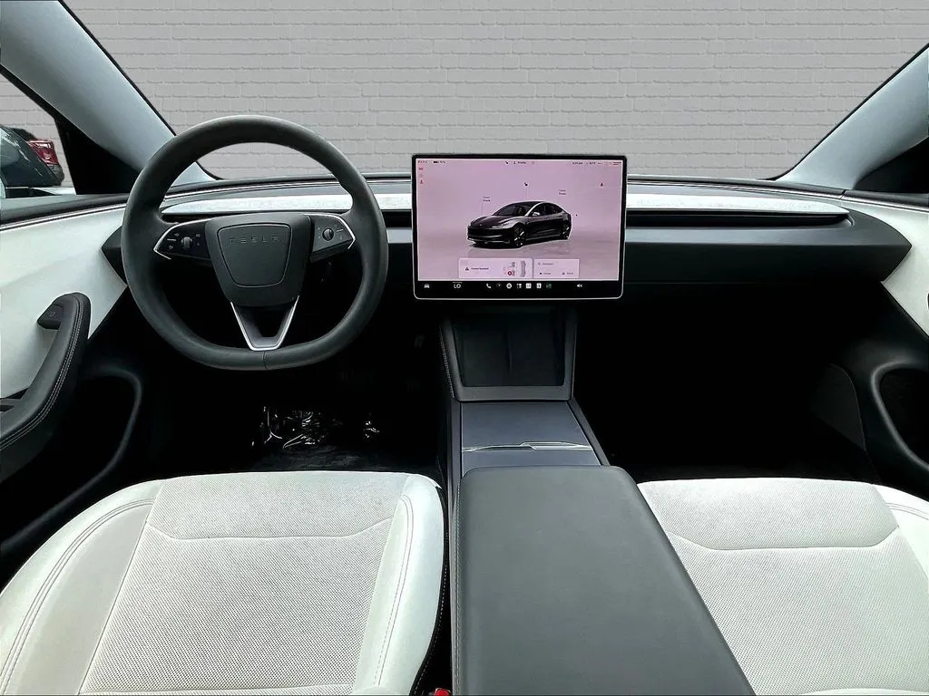 Tesla Model 3 photo 7