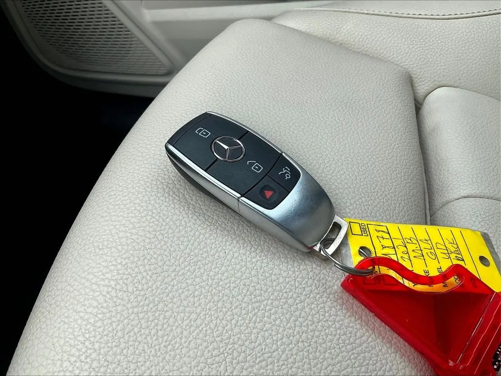 Mercedes-Benz GLA photo 24