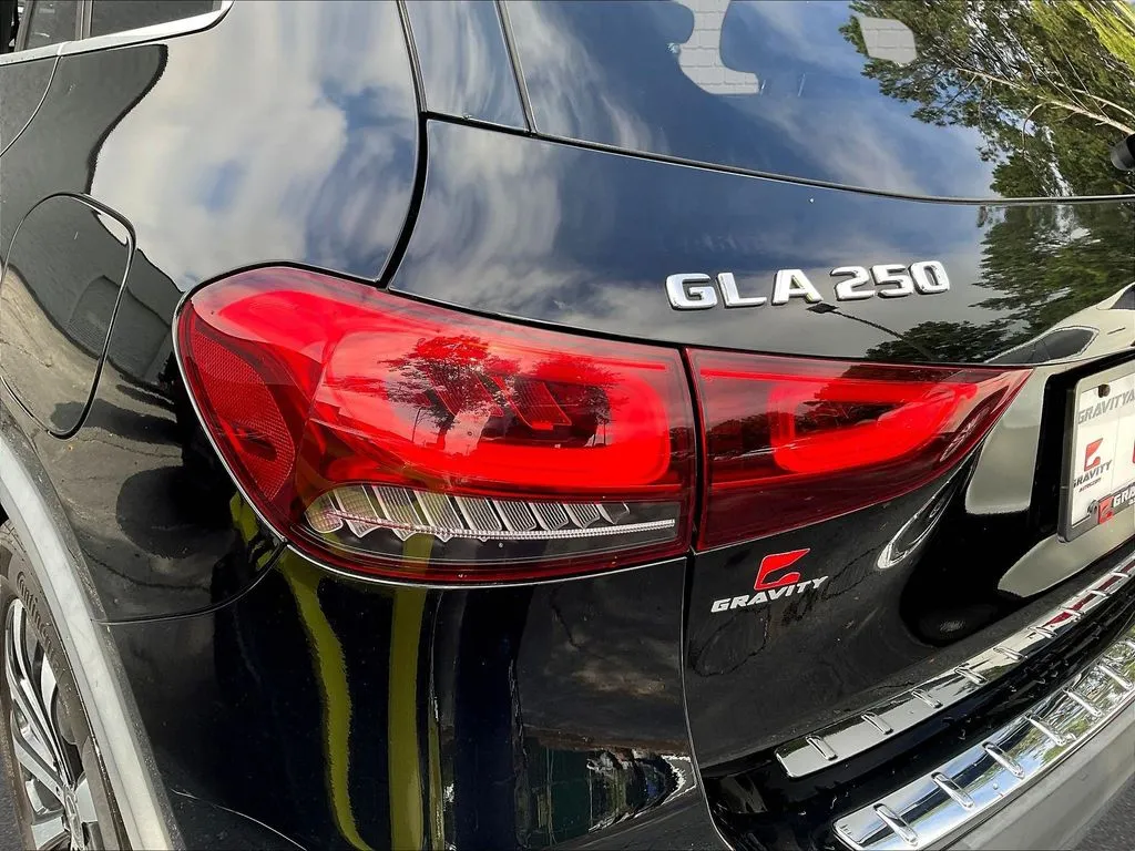 Mercedes-Benz GLA photo 15