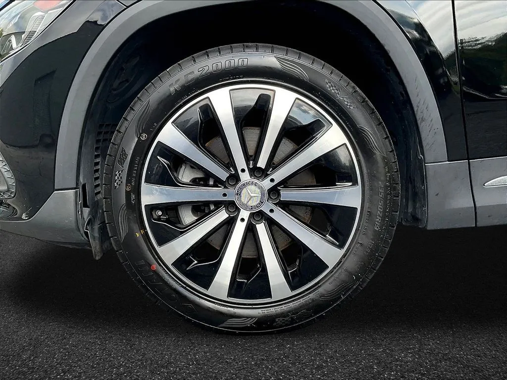 Mercedes-Benz GLA photo 23