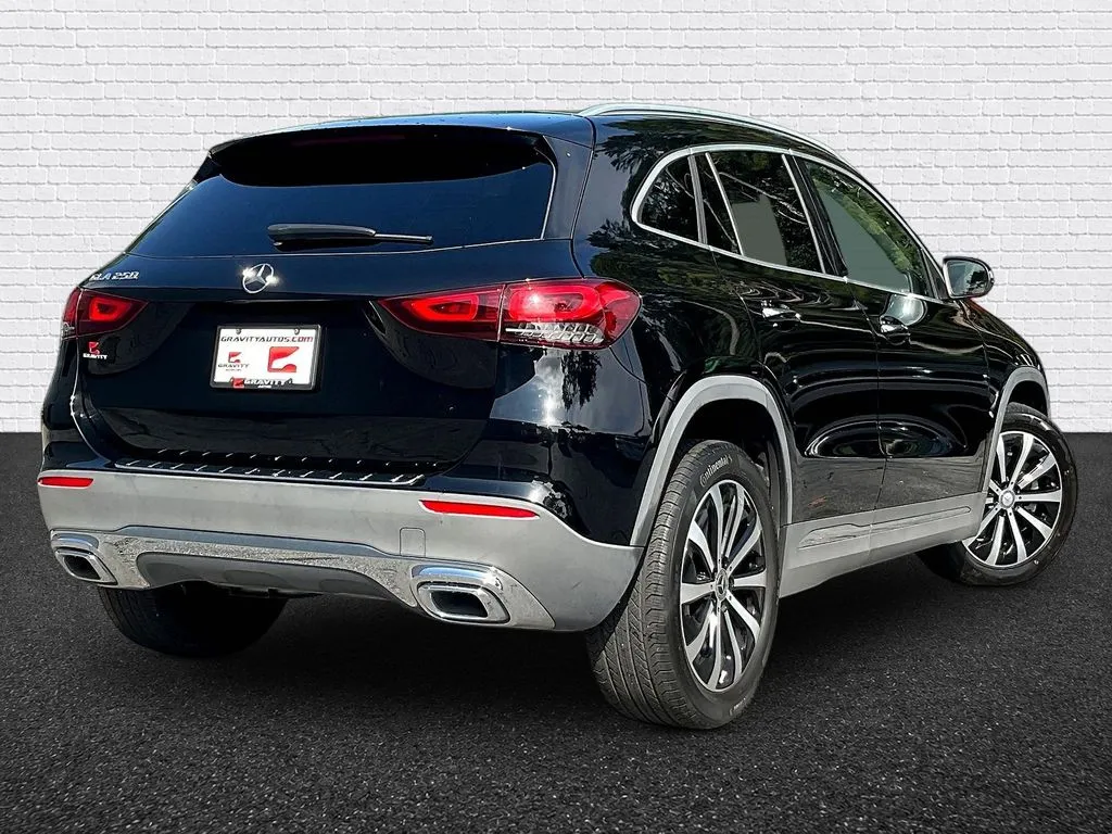 Mercedes-Benz GLA photo 6