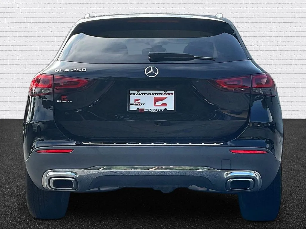 Mercedes-Benz GLA photo 5