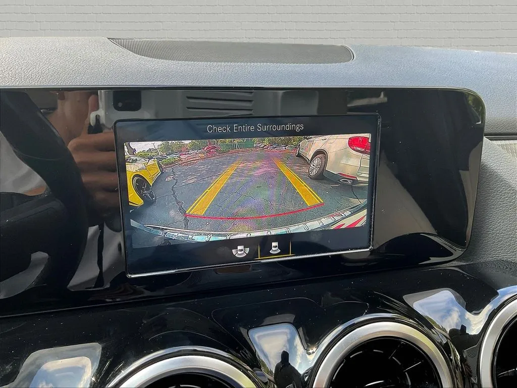 Mercedes-Benz GLA photo 10