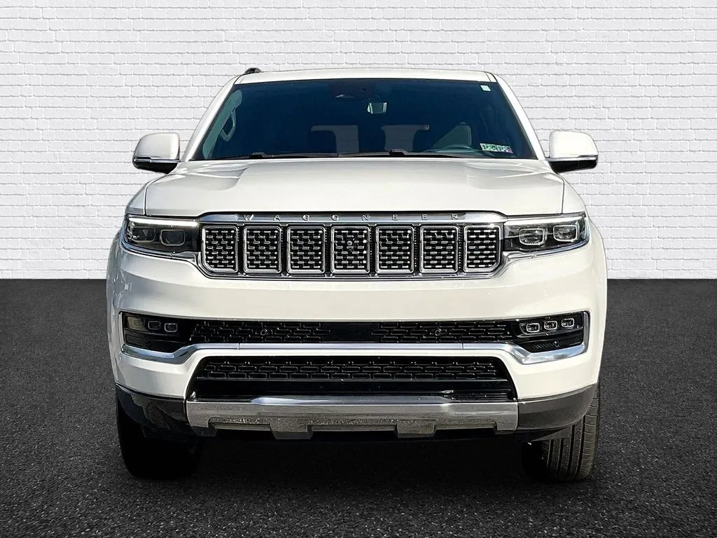 Jeep Grand Wagoneer photo 2