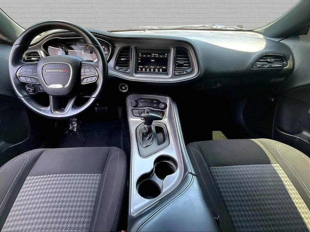 Dodge Challenger photo 6