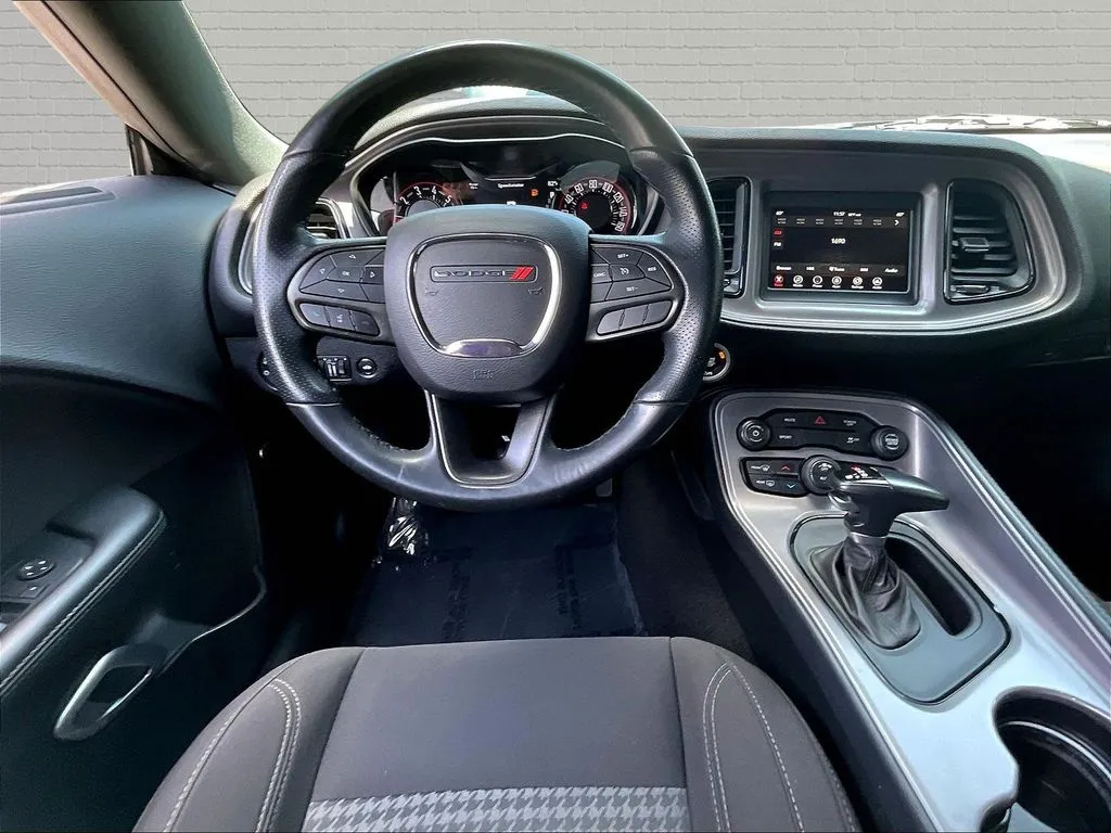 Dodge Challenger photo 7