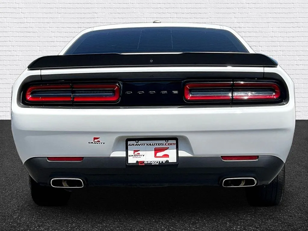 Dodge Challenger photo 4
