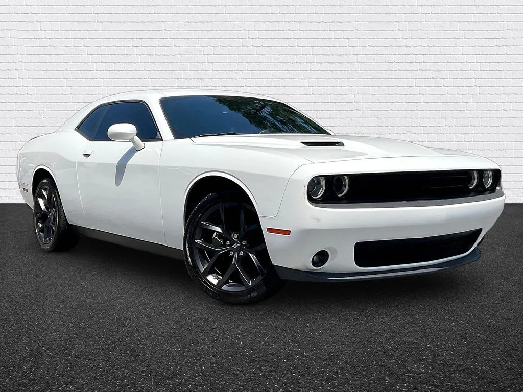 Dodge Challenger photo 3