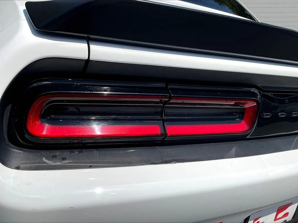 Dodge Challenger photo 18