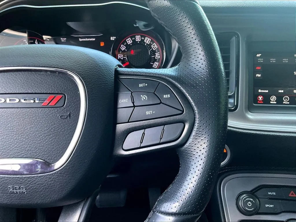 Dodge Challenger photo 10