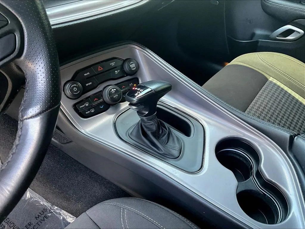 Dodge Challenger photo 14