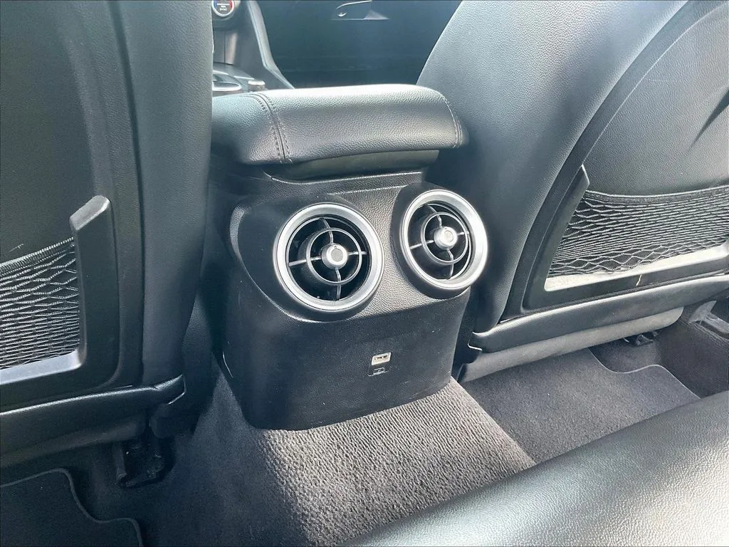 Alfa Romeo Giulia photo 9