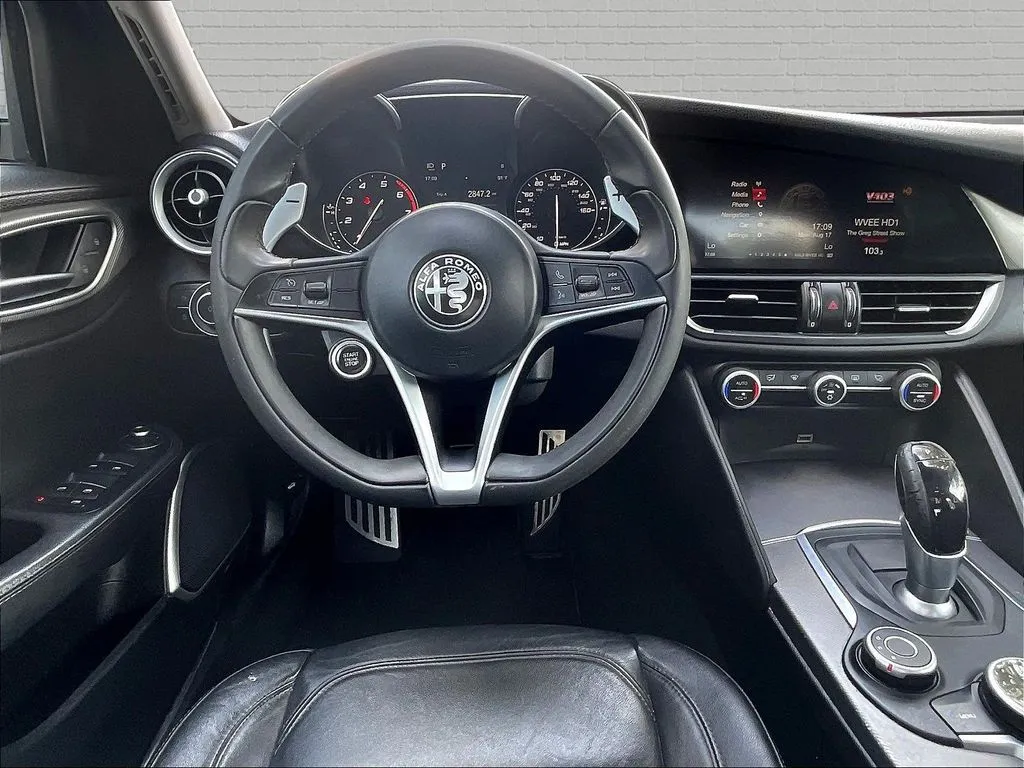 Alfa Romeo Giulia photo 8