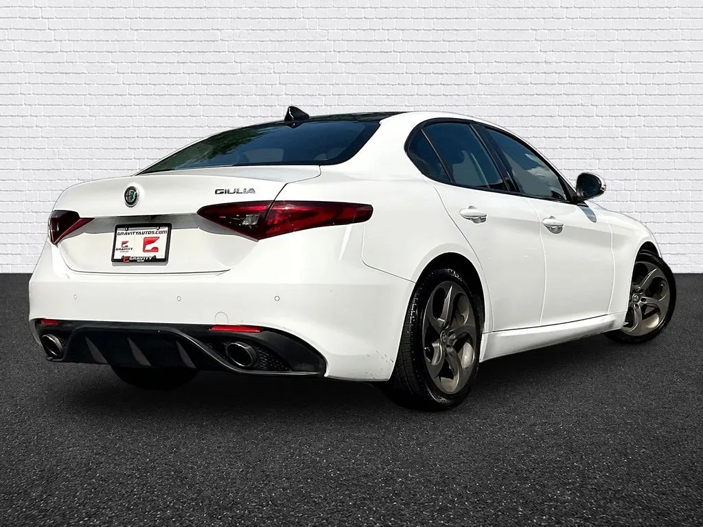 Alfa Romeo Giulia photo 6