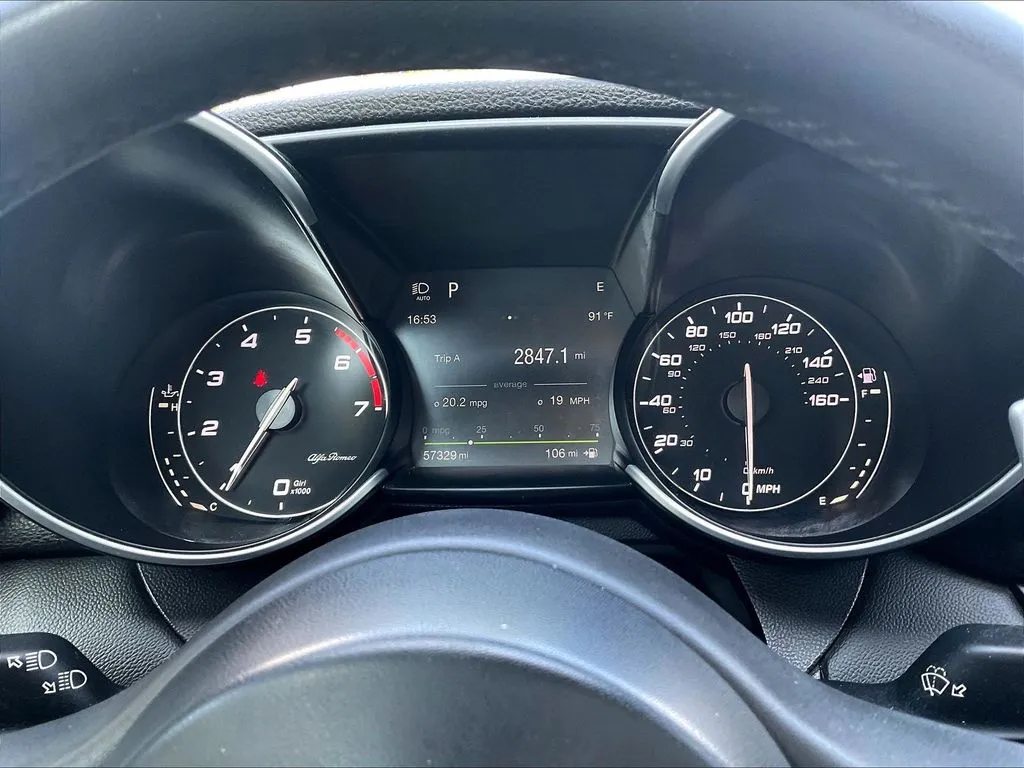 Alfa Romeo Giulia photo 10