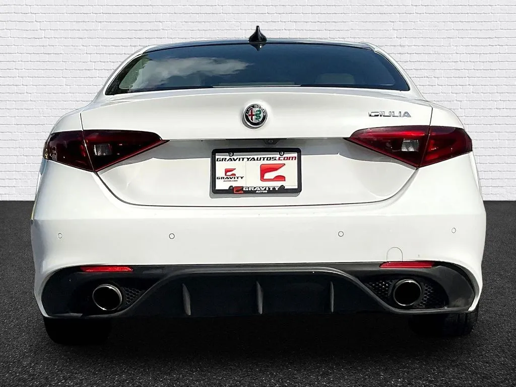 Alfa Romeo Giulia photo 5