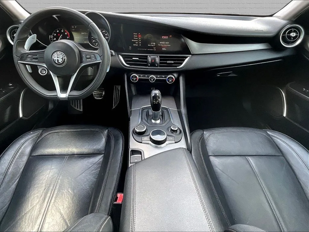 Alfa Romeo Giulia photo 7