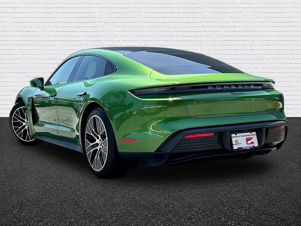 Porsche Taycan photo 4