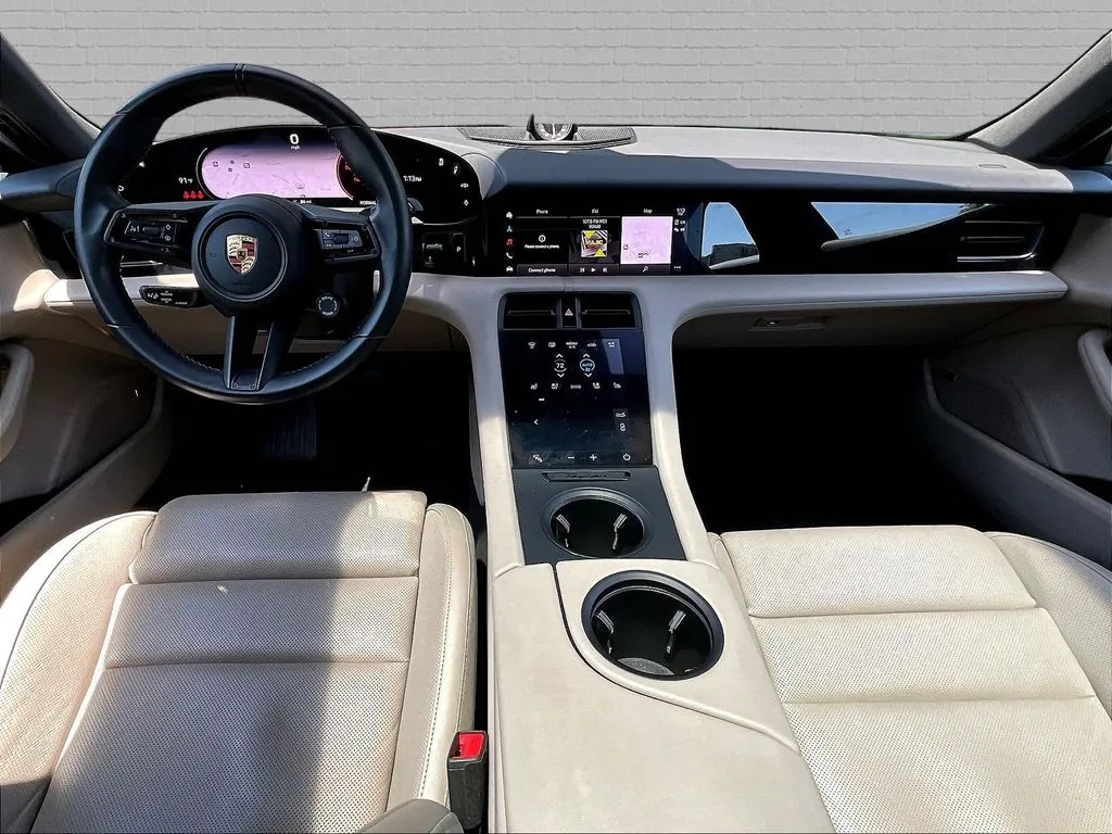 Porsche Taycan photo 6