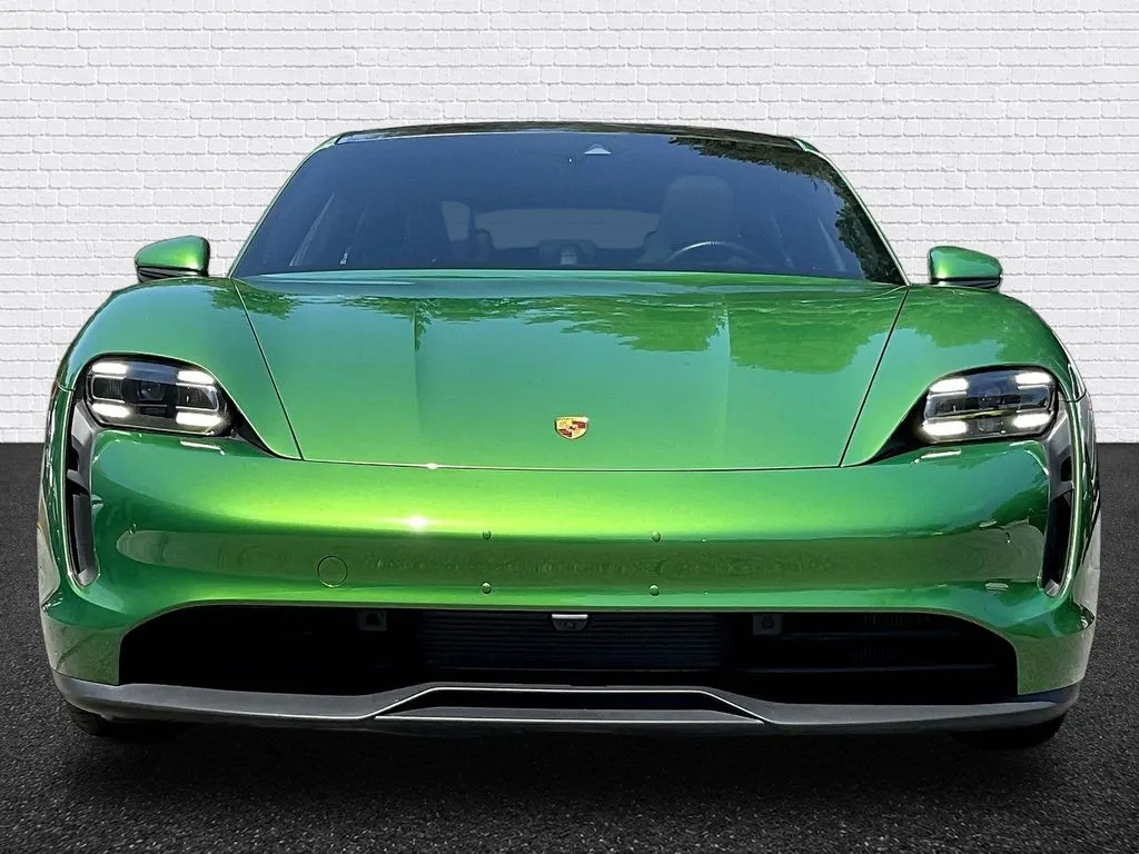 Porsche Taycan photo 2
