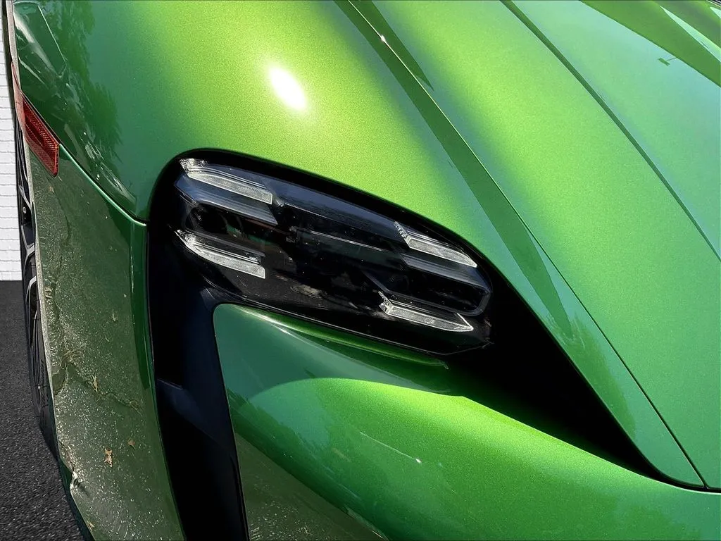 Porsche Taycan photo 22