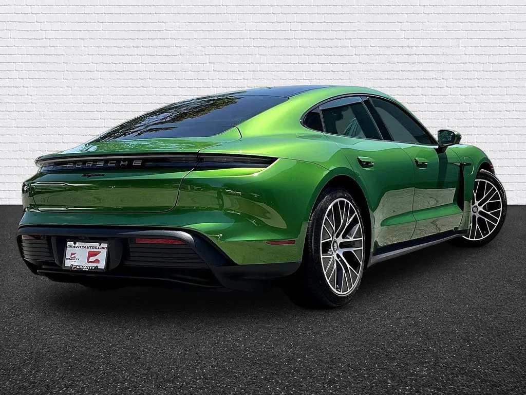 Porsche Taycan photo 5