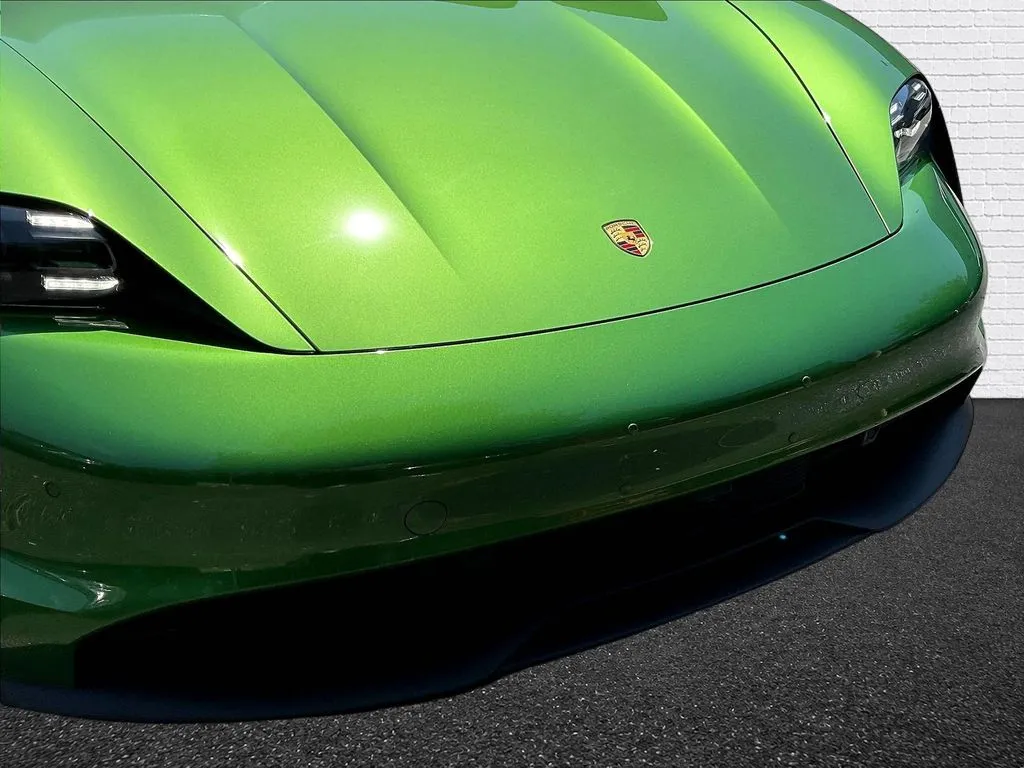 Porsche Taycan photo 23