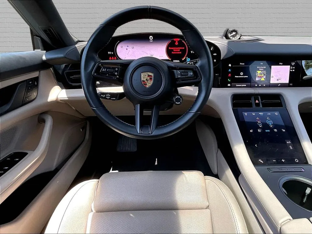 Porsche Taycan photo 7