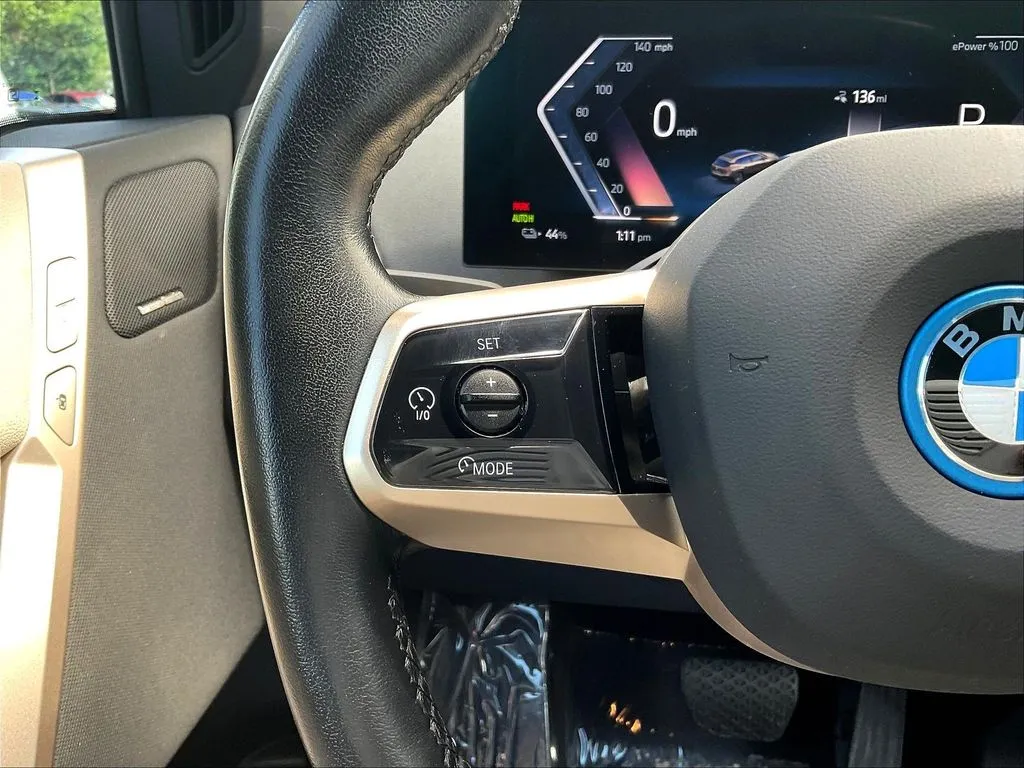 BMW iX photo 10