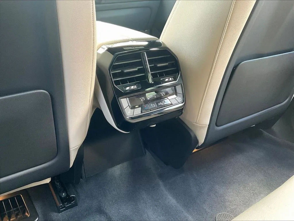 BMW iX photo 9