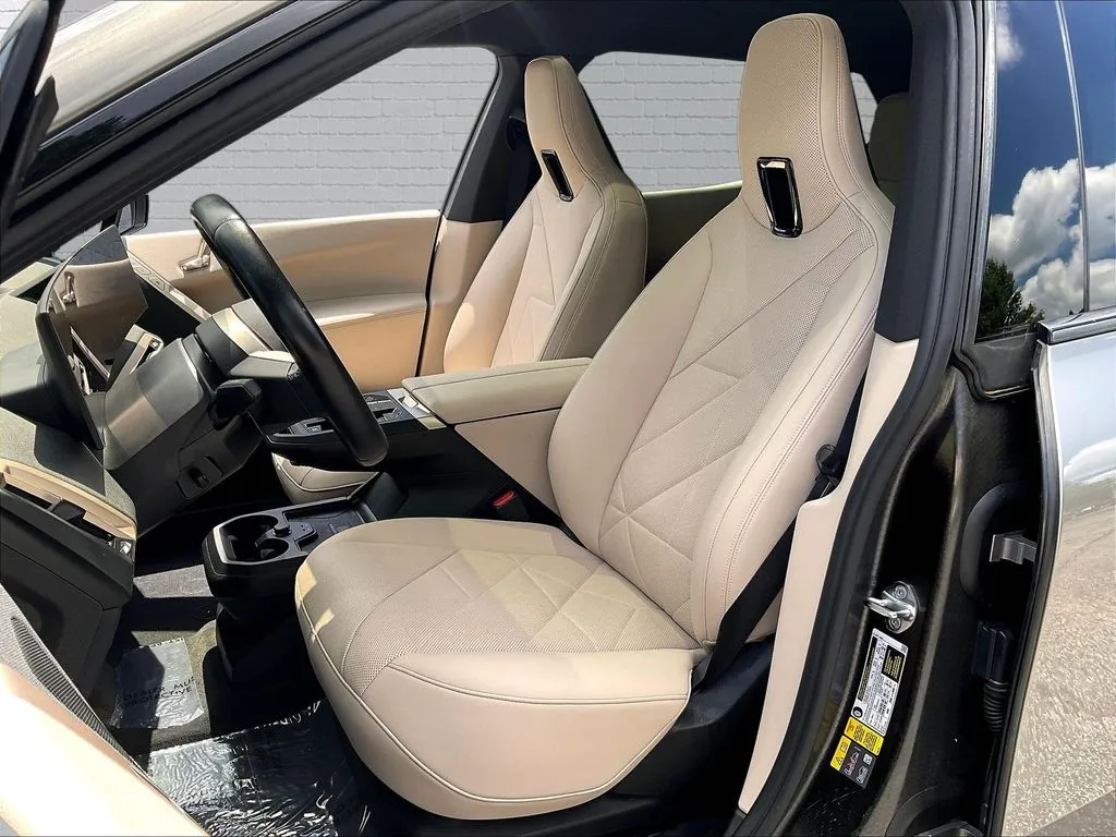 BMW iX photo 18