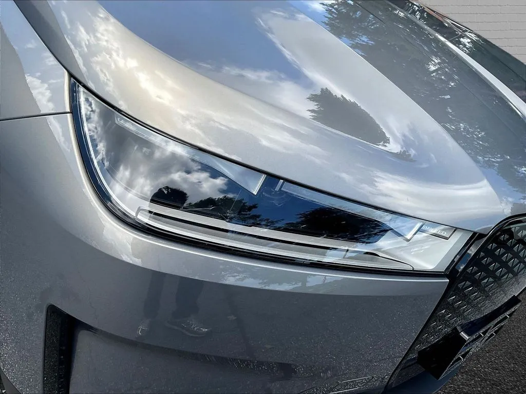BMW iX photo 27