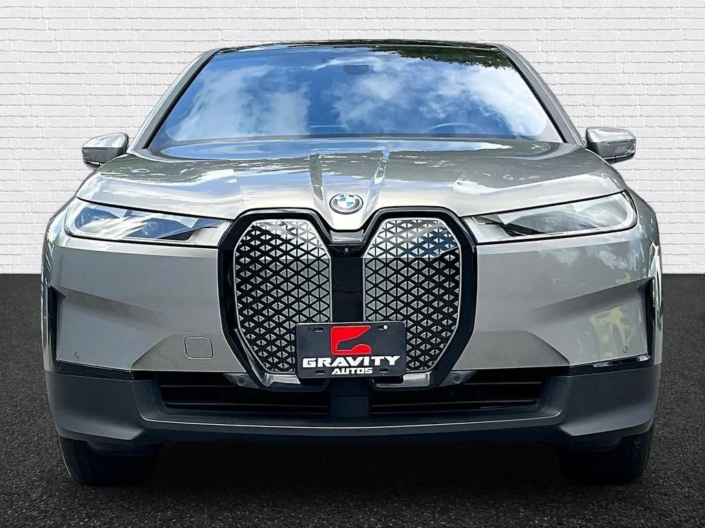 BMW iX photo 2