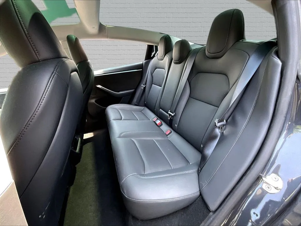 Tesla Model 3 photo 16