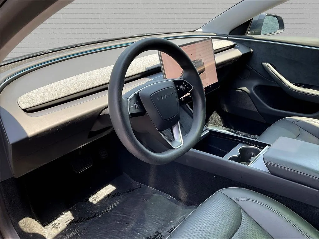 Tesla Model 3 photo 12