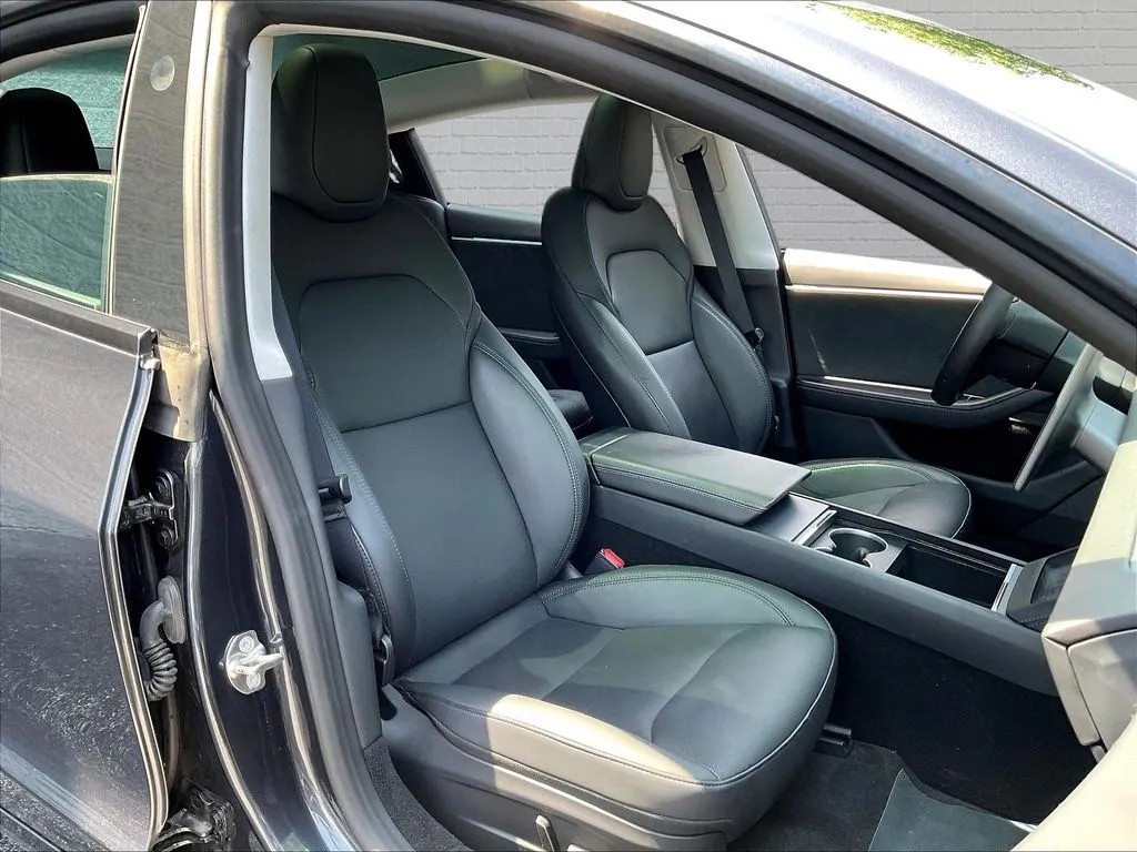 Tesla Model 3 photo 21
