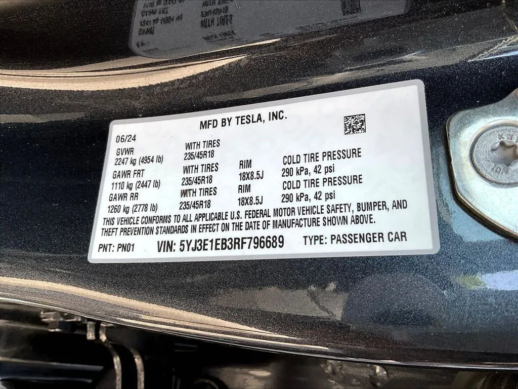 Tesla Model 3 photo 13