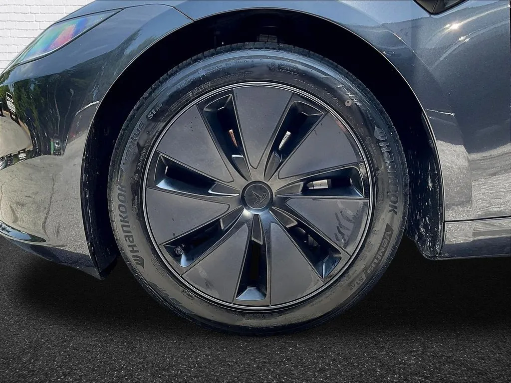 Tesla Model 3 photo 24