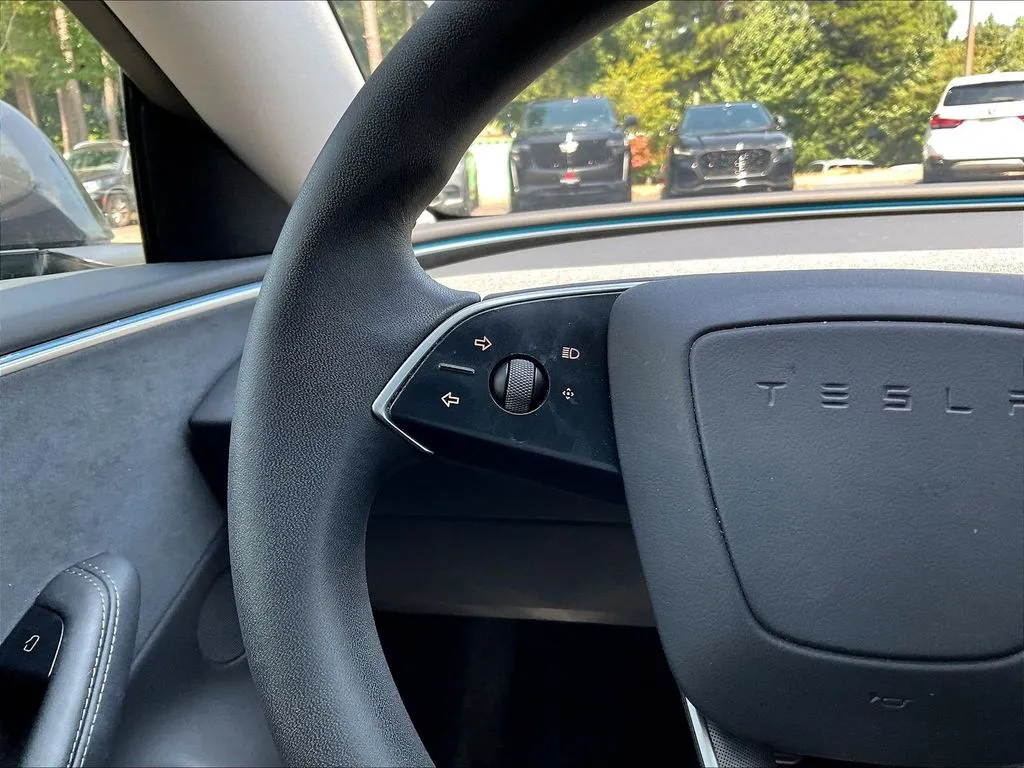Tesla Model 3 photo 9