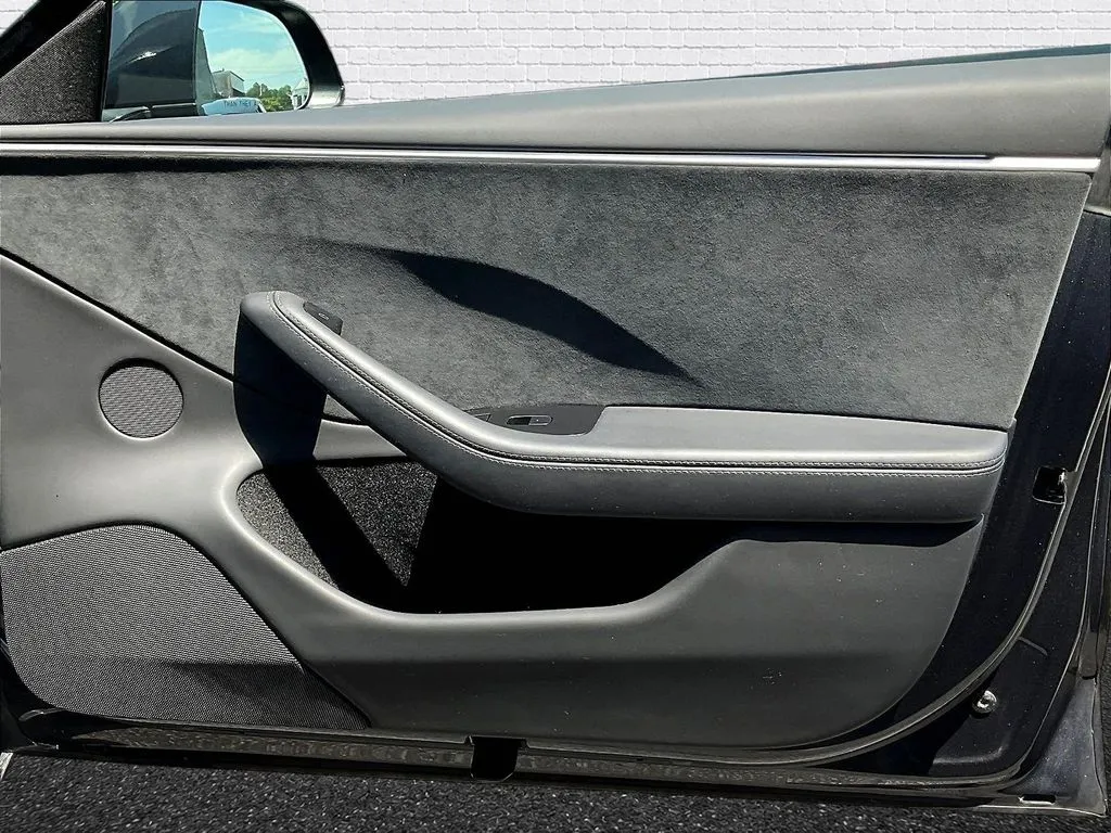 Tesla Model 3 photo 20