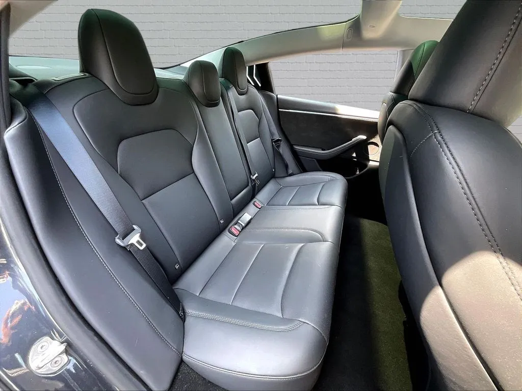 Tesla Model 3 photo 18