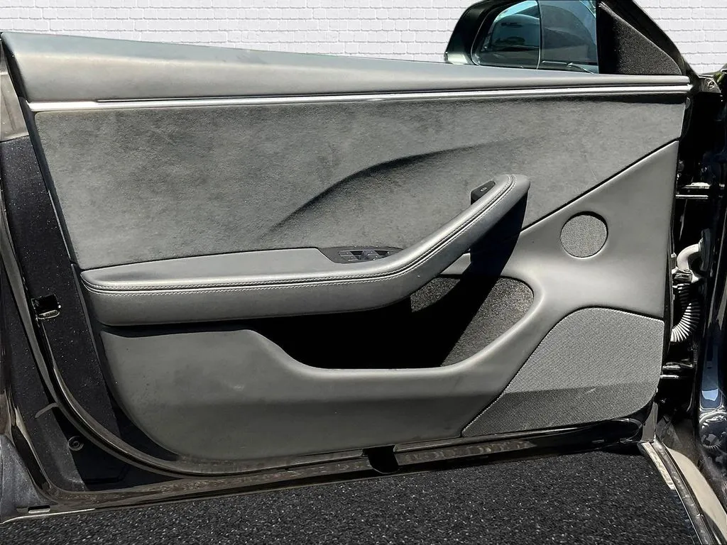 Tesla Model 3 photo 14
