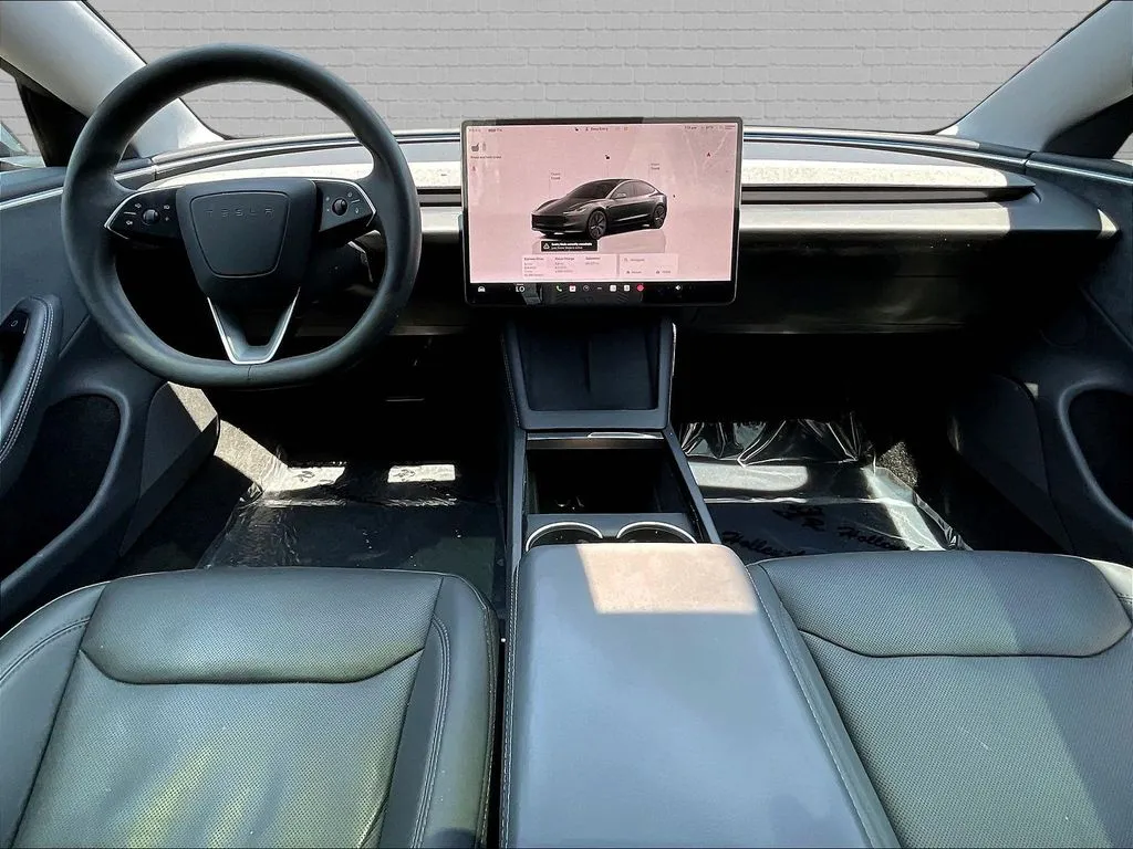 Tesla Model 3 photo 6