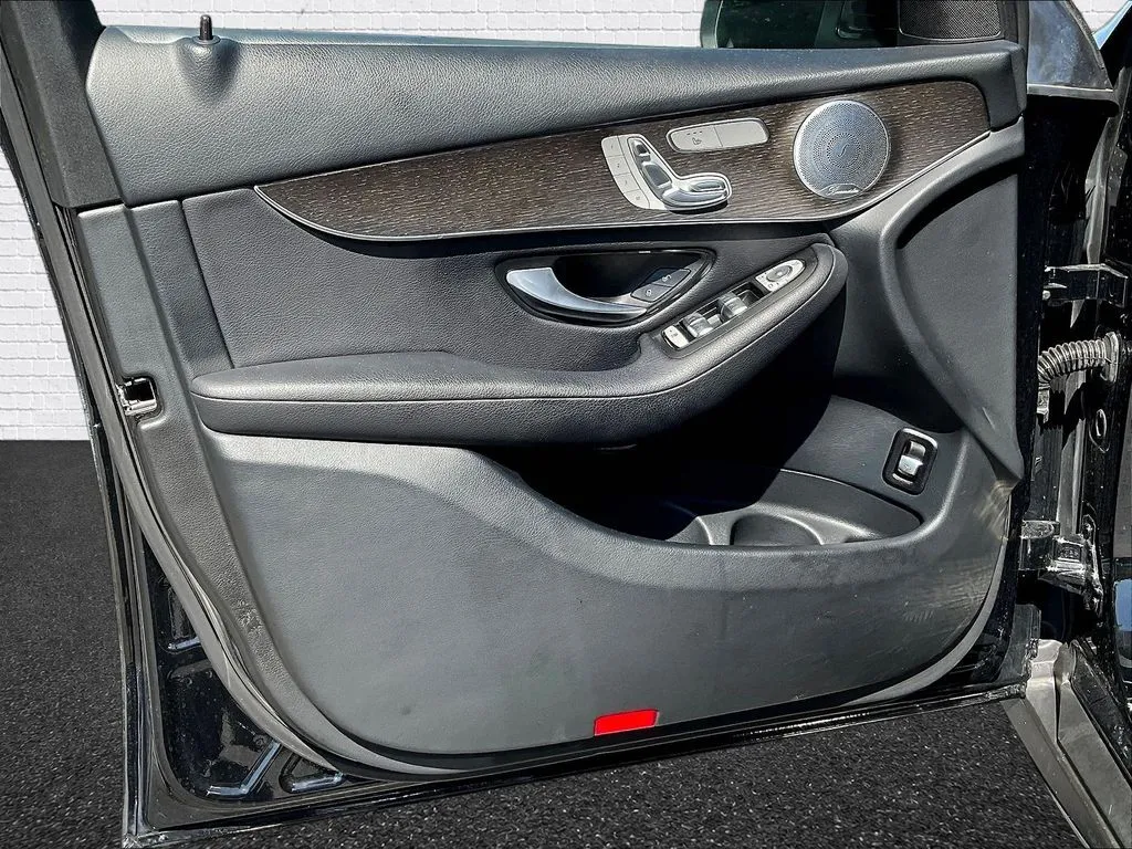 Mercedes-Benz GLC photo 17